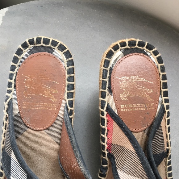 Burberry T Strap Sandal Wedges - Picture 4 of 8